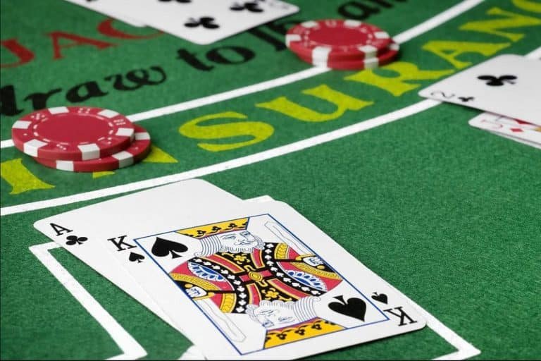 Baccarat Live ဂိမ်း ဒီလာနှင့် ကစားနေသောမြင်ကွင်း